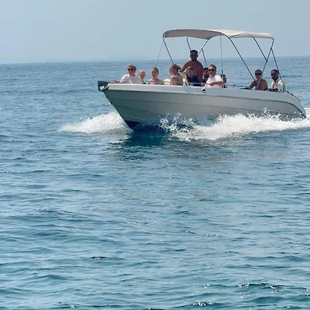 Roxer Boat Tours Hotel na wodzie Saranda