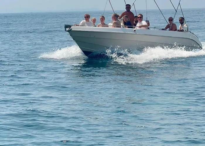 Roxer Boat Tours Hotel na wodzie Saranda